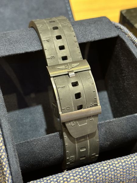 Breitling Colt Skyracer X74320